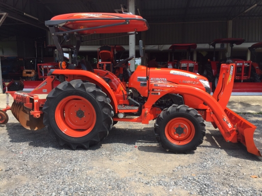 ขายรถไถคูโบต้า L3608SP สภาพนางฟ้า ใช้งานน้อย 700 ชั่วโมง จดทะเบียนปี 58. ขายพร้อมอุปกรณ์ใบมีดดันหน้าและผานพรวนตราช้าง ราคา 348,000 บาท  สนใจโทร 081-9136451 หรือ ขอดูรูปทาง line:bow6451 ค่ะ