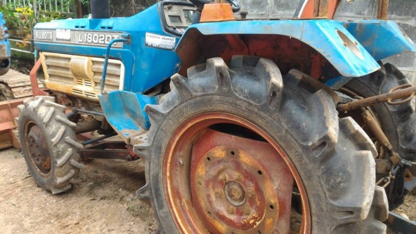 ขายรถไถ KUBOTA L1802 พร้อมดันหน้า ผาน3 ราคา 95,000 อ.แกลง จ.ระยอง มีบริการขนส่งทั่วไทย DC Tractor Rayong 0818618678,0899347475 https://www.facebook.com/DC-Tractor-Rayong-3071545327…/shop… id line=081-8618678 id line=089-9347475 ขายรถไถ KUBOTA L1802 พร้อมดันหน้า ผาน3 ราคา 95,000 อ.แกลง จ.ระยอง มีบริการขนส่งทั่วไทย DC Tractor Rayong 0818618678,0899347475 https://www.facebook.com/DC-Tractor-Rayong-3071545327…/shop… id line=081-8618678 id line=089-9347475