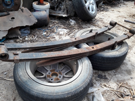 แหนบคู่หลัง TOYOTA DYNA LH80 รุ่นปีกนก ของญี่ปุ่น ขาย 1 คู่