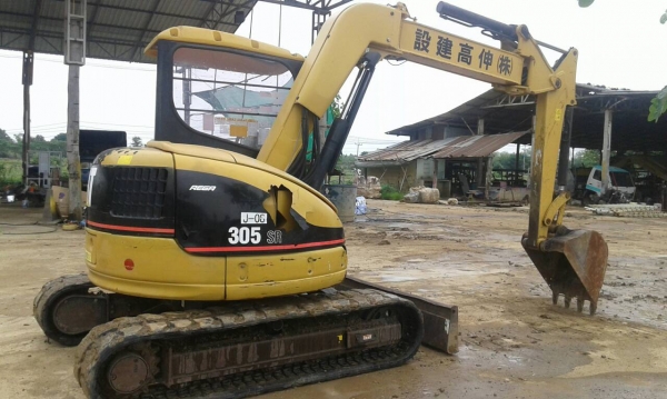 ขายรถขุดขนาดเล็ก ยี่ห้อ CAT  รุ่น  305 เครื่องยนต์ KOMATSU  K4N คอนโทรลน้ำมัน ปั้มนิ้ว อ๊อฟเซ็ทบูม