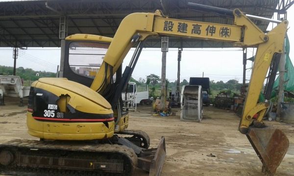 ขายรถขุดขนาดเล็ก ยี่ห้อ CAT  รุ่น  305 เครื่องยนต์ KOMATSU  K4N คอนโทรลน้ำมัน ปั้มนิ้ว อ๊อฟเซ็ทบูม