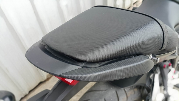 CB650F สวยสวรรค์ ปีสดๆ 2015 วิ่งน้อยมากมีประกันศูนย์ ต่อรองได้คับ