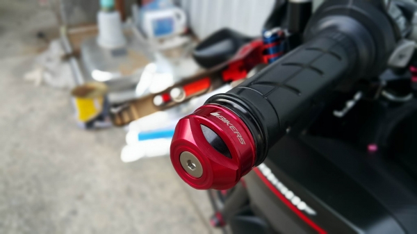 CB650F สวยสวรรค์ ปีสดๆ 2015 วิ่งน้อยมากมีประกันศูนย์ ต่อรองได้คับ