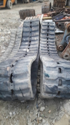 ขายแทรคยางสำหรับรถขนาด 60 &ndash; 70 เช่น B7 ข้อห่าง 40 ข้อ ข้อถี่ 80 ข้อ ราคา 20,000 บาท