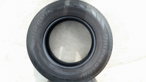 ขายยาง195R15 ปี 13 BRIDGESTONE R611 4 เส้น
