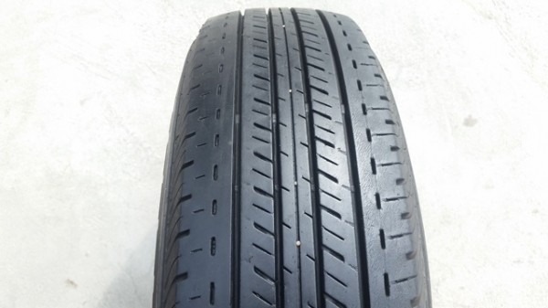ขายยาง195R15 ปี 13 BRIDGESTONE R611 4 เส้น