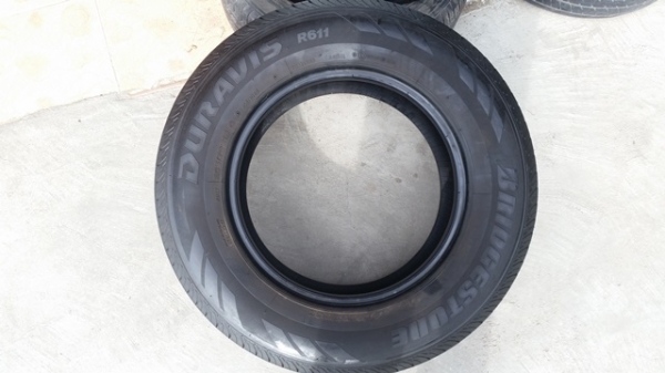 ขายยาง205/70/15 ปี 15 BRIDGESTONE R611 4 เส้น ขายยาง205/70/15 ปี 15 BRIDGESTONE R611 4 เส้น