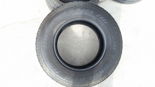 ขายยาง225/70/15 ปี 12/2เส้น+ปี13/2เส้น THUNDERER 4 เส้น