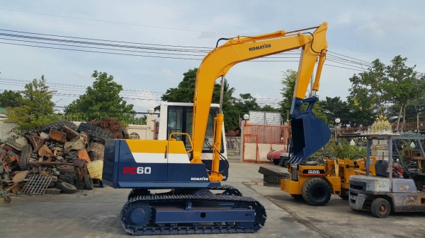ขาย รถขุด KOMATSU รุ่น PC60-6- มือสองญี่ปุ่น สวยพร้อมใช้งาน ทำงานดีทุกระบบ แน่นทั้งคัน มือถือ/LINE ID : 0818753444