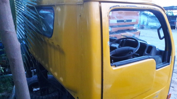 ขายหัวเก๋งรถบรรทุก 6 ล้อ กลาง ยี่ห้อ NISSAN PU ราคา 45,000 บาท