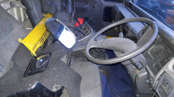 ขายหัวเก๋งรถบรรทุก 6 ล้อ กลาง ยี่ห้อ NISSAN PU ราคา 45,000 บาท