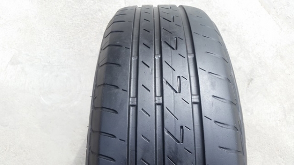 ขายยาง195/65/16 ปี 13/2เส้น+ปี14/2เส้น BEIDGESTONE EP200 4 เส้น