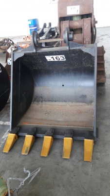 ขายบุ้งกี๋สำหรับรถขุด ขนาด PC200 กว้าง 45 นิ้ว ราคา 45,000 บาท