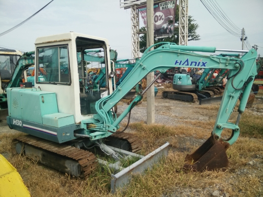 ขายรถแม็คโค HANIX H30 เก่านอกแท้ สภาพดี ใช้งานได้ทุกระบบ