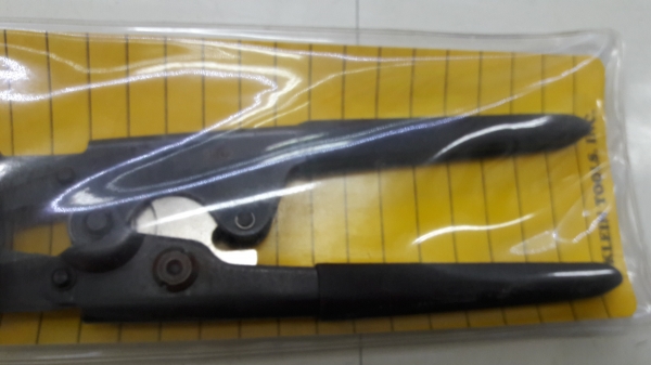 ขายคีมย้ำสายไฟ KLEIN Made in USA.เก่าเก็บมานาน ขายคีมย้ำสายไฟ KLEIN Made in USA.เก่าเก็บมานาน