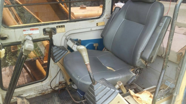 ขาย 695,000 แบคโฮ KOBELCO sk 120-3 (เก่านอก 3 ปี)ไฟฟ้าเต็ม เครื่องดี ปั้มแรง เอวแน่น ช่วงล่างเต็ม อินวอยท์ รถสวยพร้อมใช้ 090-772-3710 090-772-3708