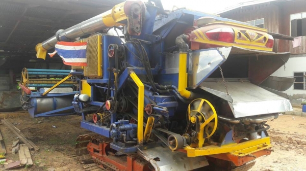 ขายรถเกี่ยวข้าวไทยเส็งยนต์ปี53 เครื่องHINO JO8C260เทอร์โบว์ ช่วงล่าง12ปั๊ม23 พร้อมลงงาน ขายรถเกี่ยวข้าวไทยเส็งยนต์ปี53 เครื่องHINO JO8C260เทอร์โบว์ ช่วงล่าง12ปั๊ม23 พร้อมลงงาน