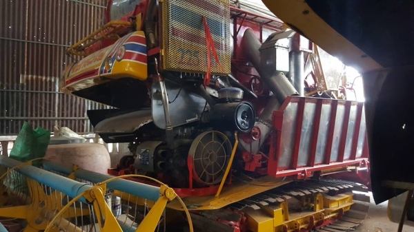 ขายรถเกี่ยว เกษตรพัฒนา เจ้าช้างไวไฟปี49 เครื่องมิตซู225 ปั๊ม23ตัวเดิน12 สภาพเกี่ยวทุกปี ขายรถเกี่ยว เกษตรพัฒนา เจ้าช้างไวไฟปี49 เครื่องมิตซู225 ปั๊ม23ตัวเดิน12 สภาพเกี่ยวทุกปี