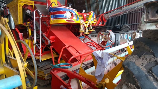 ขายรถเกี่ยว เกษตรพัฒนา เจ้าช้างไวไฟปี49 เครื่องมิตซู225 ปั๊ม23ตัวเดิน12 สภาพเกี่ยวทุกปี ขายรถเกี่ยว เกษตรพัฒนา เจ้าช้างไวไฟปี49 เครื่องมิตซู225 ปั๊ม23ตัวเดิน12 สภาพเกี่ยวทุกปี