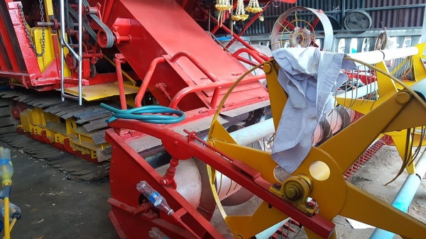 ขายรถเกี่ยว เกษตรพัฒนา เจ้าช้างไวไฟปี49 เครื่องมิตซู225 ปั๊ม23ตัวเดิน12 สภาพเกี่ยวทุกปี ขายรถเกี่ยว เกษตรพัฒนา เจ้าช้างไวไฟปี49 เครื่องมิตซู225 ปั๊ม23ตัวเดิน12 สภาพเกี่ยวทุกปี