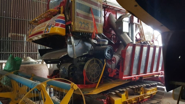 ขายรถเกี่ยว เกษตรพัฒนา เจ้าช้างไวไฟปี49 เครื่องมิตซู225 ปั๊ม23ตัวเดิน12 สภาพเกี่ยวทุกปี ขายรถเกี่ยว เกษตรพัฒนา เจ้าช้างไวไฟปี49 เครื่องมิตซู225 ปั๊ม23ตัวเดิน12 สภาพเกี่ยวทุกปี