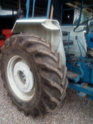 ขายรถไถFORD 77 T5 เอกสารครบ อุปกรณ์ใบดันหน้า ผานหลัง สภาพพร้อมใช้งาน ยางดี