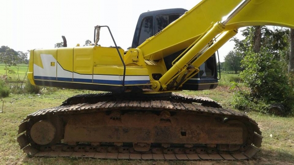 ขายรถขุดแบ็คโค KOBELCO SK200-3มาร์ค  ทรี สวยสภาพ90\% เอวแน่นบูมสวย ไฟฟ้าครบ แอร์