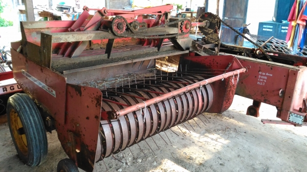 ขายรถอัดฟาง แมสซี่ 124 ป้ายขาว เก่านอก