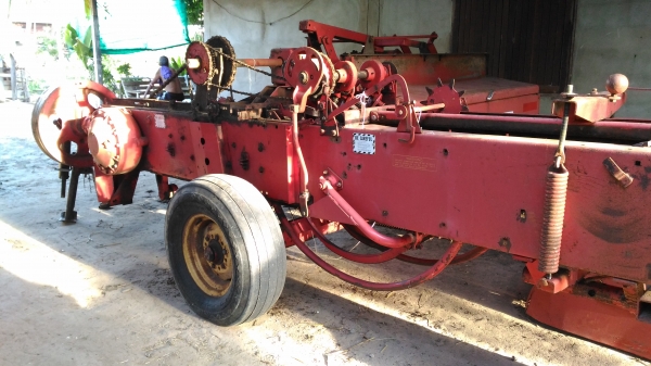 ขายรถอัดฟาง แมสซี่ 124 ป้ายขาว เก่านอก