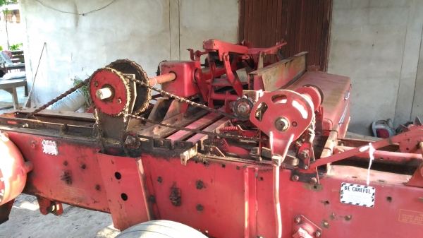 ขายรถอัดฟาง แมสซี่ 124 ป้ายขาว เก่านอก