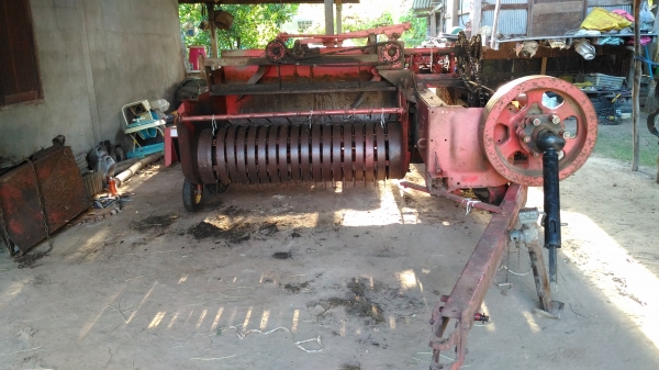 ขายรถอัดฟาง แมสซี่ 124 ป้ายขาว เก่านอก