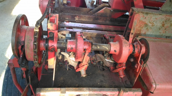 ขายรถอัดฟาง แมสซี่ 124 ป้ายขาว เก่านอก