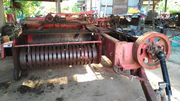 ขายรถอัดฟาง แมสซี่ 124 ป้ายขาว เก่านอก