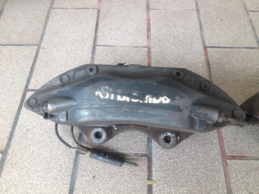 เบรค bremboเเท้ 4 POT ใหญ่ผ้าเบรคหนาอยู่เก่าญี่ปุ่นเเท้สีเดิมๆสภาพดี