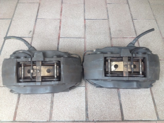 เบรค bremboเเท้ 4 POT ใหญ่ผ้าเบรคหนาอยู่เก่าญี่ปุ่นเเท้สีเดิมๆสภาพดี