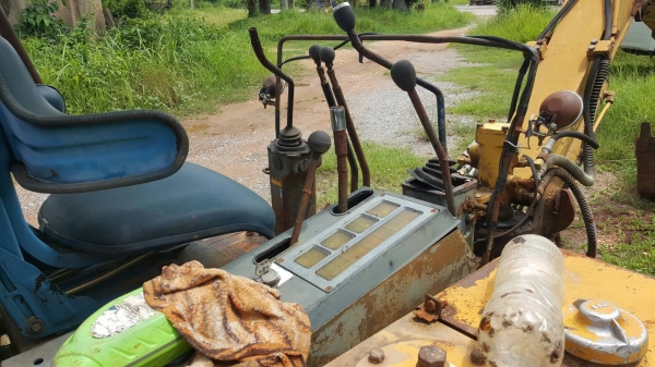 ขาย แบคโฮ KOMATSU PC30-5 รถพร้อมใช้งาน เครื่องดี เอกสารใบซื้อขาย