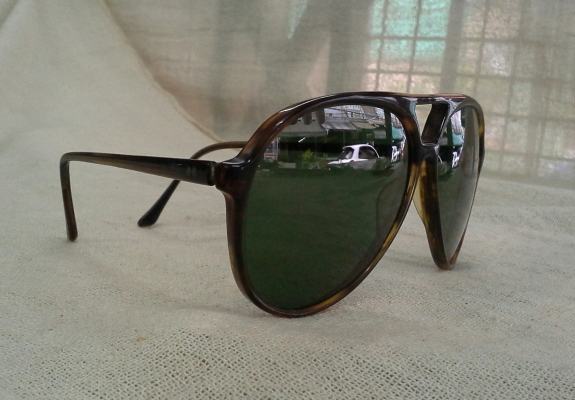 แว่นตาฟรานซ์วินเทจทรง 'หยดน้ำตา'  Vintage Pierre Dion handmade in France