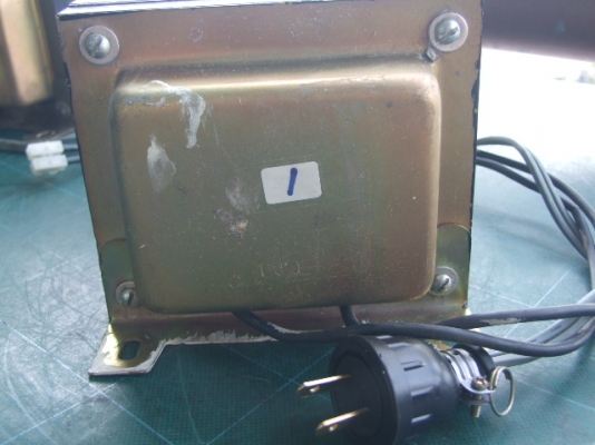 หม้อแปลงไฟจาก 220v ==> 100v ไม่ระบุผู้ผลิต ขนาด 2,000w ลูกที่ 1