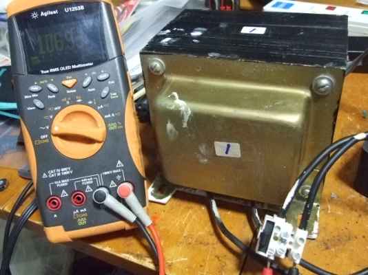 หม้อแปลงไฟจาก 220v ==> 100v ไม่ระบุผู้ผลิต ขนาด 2,000w ลูกที่ 1