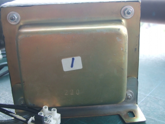 หม้อแปลงไฟจาก 220v ==> 100v ไม่ระบุผู้ผลิต ขนาด 2,000w ลูกที่ 1