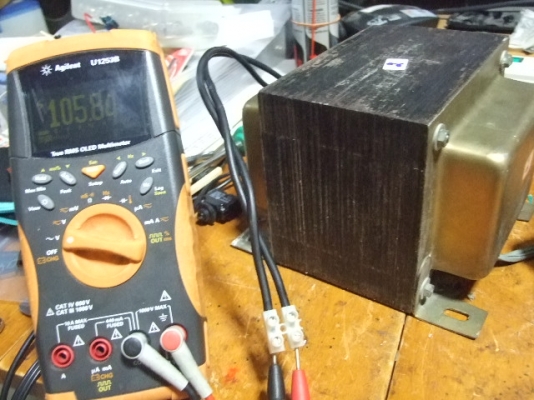 หม้อแปลงไฟจาก 220v ==> 100v ไม่ระบุผู้ผลิต ขนาด 2,000w ลูกที่ 2