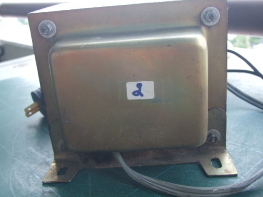 หม้อแปลงไฟจาก 220v ==> 100v ไม่ระบุผู้ผลิต ขนาด 2,000w ลูกที่ 2