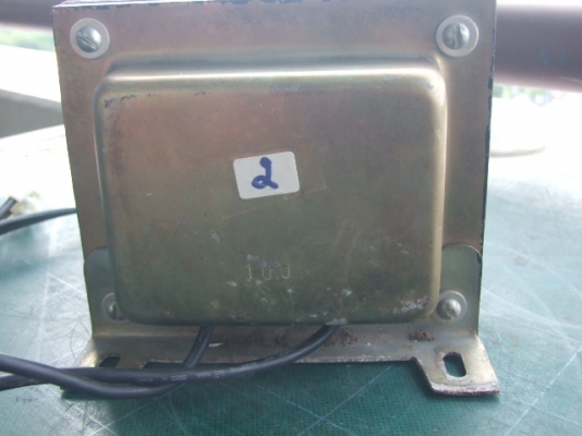 หม้อแปลงไฟจาก 220v ==> 100v ไม่ระบุผู้ผลิต ขนาด 2,000w ลูกที่ 2