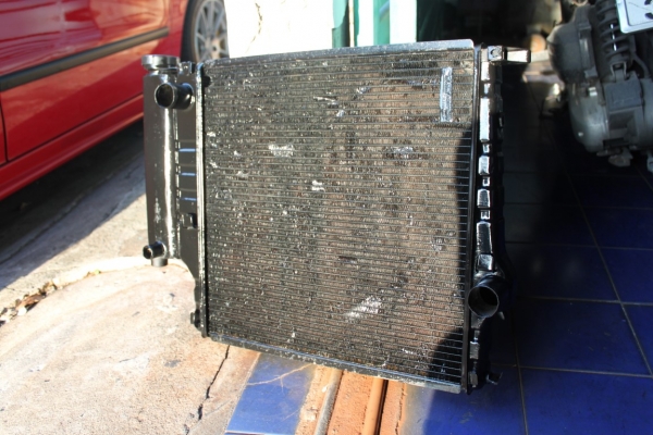 หม้อน้ำ BMW 318i E36