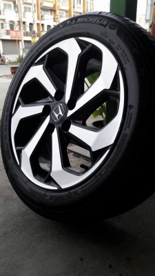 ขายล้อแม็กพร้อมยางป้ายแดง accord g9 mc 17" ขายล้อแม็กพร้อมยางป้ายแดง accord g9 mc 17"