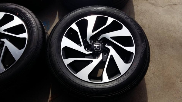 ขายล้อแม็กป้ายแดง civic fc 16"&times;7" ดำหน้าเงา ยางปี16  สนใจติดต่อ ตาเล็ก ล้อและยางครับ 081-3747940