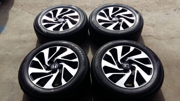 ขายล้อแม็กป้ายแดง civic fc 16"&times;7" ดำหน้าเงา ยางปี16  สนใจติดต่อ ตาเล็ก ล้อและยางครับ 081-3747940