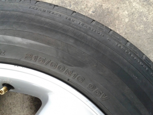 ขอบ16นิ้ว6รู อีสุ พร้อมยาง สวยๆ 4 ล้อ ราคา 5500 บาท