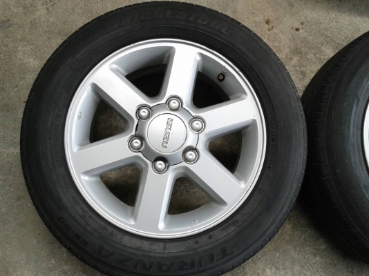 ขอบ16นิ้ว6รู อีสุ พร้อมยาง สวยๆ 4 ล้อ ราคา 5500 บาท