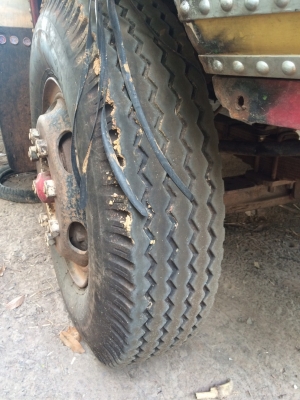 หัวยาว  2 เพลา เกียร์กลาง ท้ายใหญ่  หมวกแก็ป รถพร้อมใช่งานอ้อย  ราคา  320,000  บาท